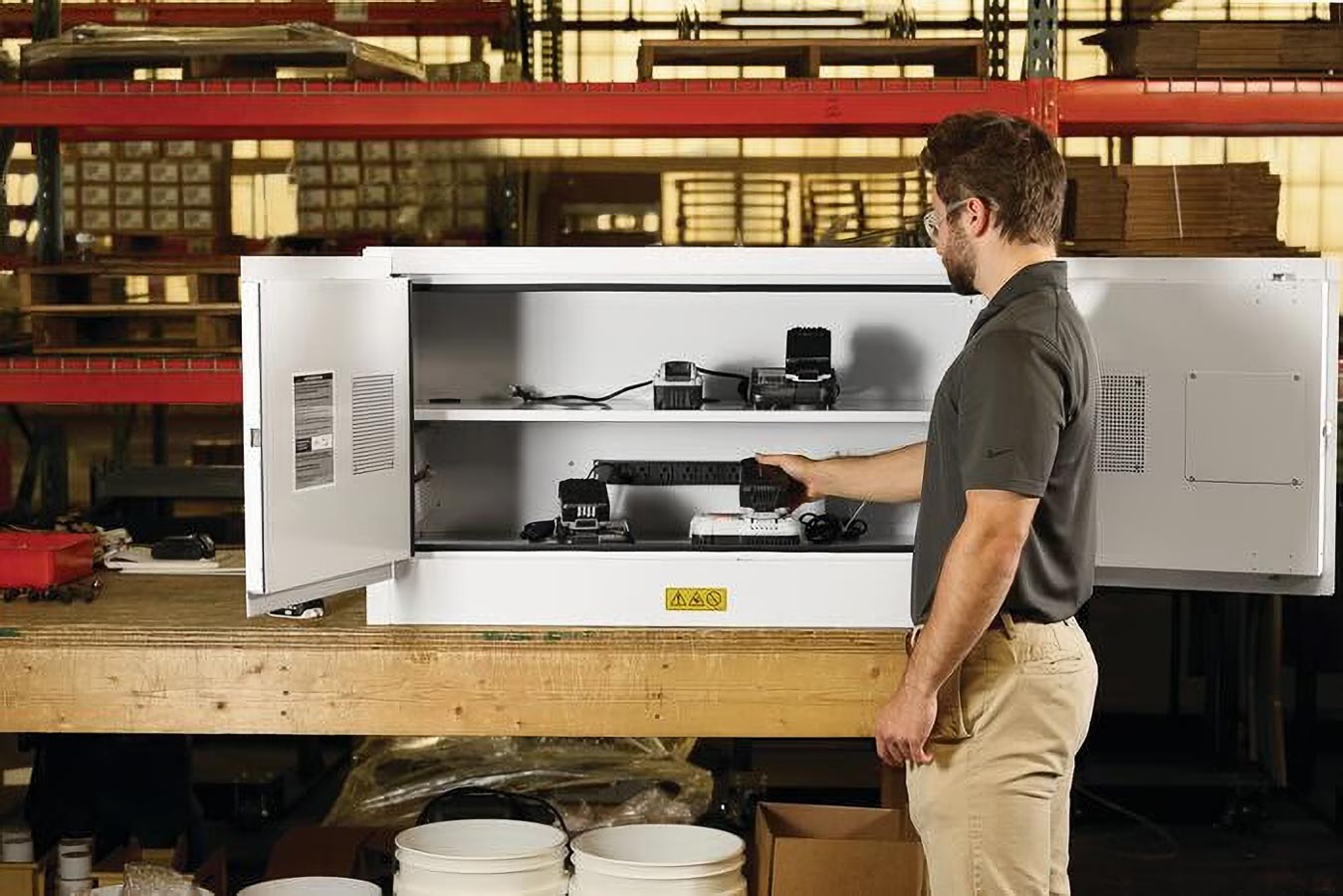 justrite-231703-lithium-ion-battery-charging-cabinet-4kwh-tecr-2-doors-manual-close-3